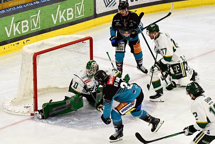 Shawn St.Amant (Steinbach Black Wings Linz) trifft zum 2 zu 1, 17. Runde ICE, Steinbach Black Wings Linz vs Team Ferencvarosi Torna Club FTC-Telekom (HUN), Linz AG Eisarena