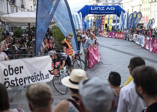 Start Linz Hauptplatz, Martinskirche,  Radsport 10. Int. OOE Rundfahrt Prolog