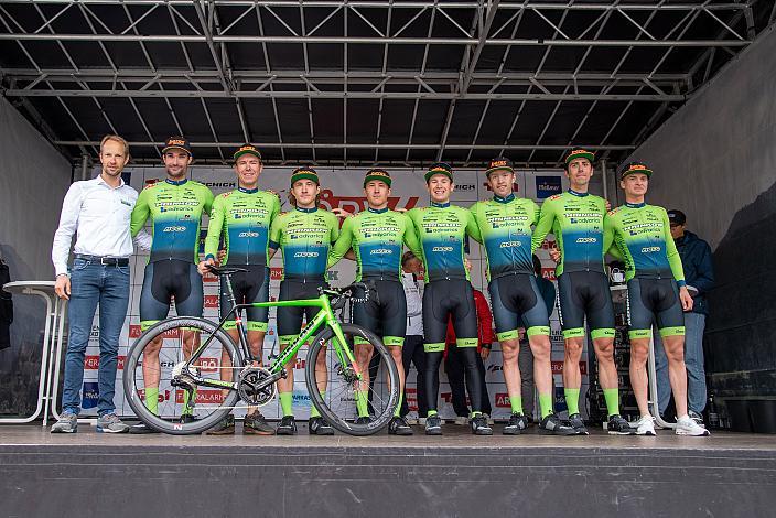 Team Hrinkow Advarics feiert den Liga Sieg, Sportlicher Leiter Matej Mugerli (SLO, Hrinkow Advarics), Manuel Bosch, Daniel Eichinger, Raphael Hammerschmid, Marvin Hammerschmid, Timon Loderer, Rainer Kepplinger, Ziga Horvat, Jaka Primozic, Radsport, Herren Radliga, Kufstein, Tirol, Radliga Finale 2022 Radsport, Herren Radliga, Kufstein, Tirol, Radliga Finale 2022 