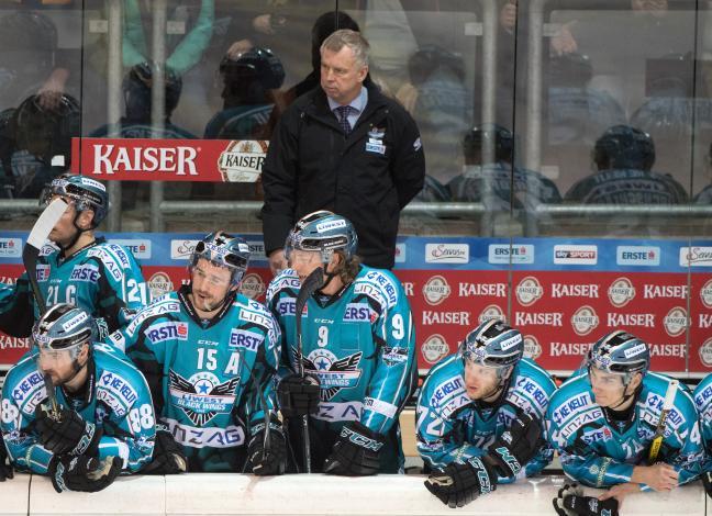 Head-Coach Robert Daum (EHC Liwest Black Wings Linz)  EHC Liwest Black Wings Linz vs Moser Medical Graz 99ers