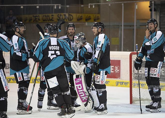 Linz feiert den Sieg Eishockey Testspiel, EHC Liwest Black Wings - CEZ Motor Ceske Budejovice