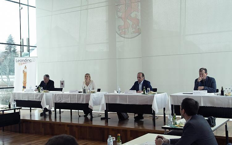  v.l. Vizebürgermeister Mag. Michael Täubel, Leonding, Bürgermeisterin Dr. Sabine Naderer-Jelinek, Leonding, Paul Resch (Präsident LRV Oberösterreich), Walter Ameshofer (LRV OÖ Vize Präsident)