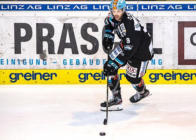 Im Bild: Rick Schofield (EHC Liwest Black Wings Linz) Eishockey,  EHC Liwest Black Wings Linz vs Hydro Fehervar AV 19