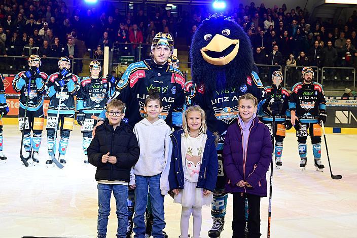 Spieler des Abends Luka Maver (Steinbach Black Wings Linz)  Win2Day ICE Hockey League,  Steinbach Black Wings Linz vs EC Red Bull Salzburg,  Linz AG Eisarena