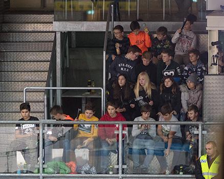 3 Klassen der Sportmittelschule Lambach EHC Liwest Black Wings Linz vs Fehervar AV 19