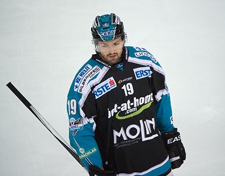 Andrew Jacob Kozek  (EHC Liwest Black Wings Linz), EHC Liwest Black Wings Linz vs Fehervar AV 19