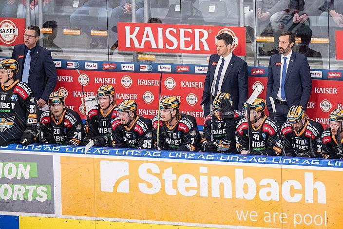 Assistent Coach Mark Szücs (Steinbach Black Wings Linz), Head Coach Philipp Lukas (Steinbach Black Wings Linz), Assistant Coach und Tormann Trainer Jürgen Penker (Steinbach Black Wings Linz) Steinbach Black Wings Linz vs HCB Südtirol Alperia, Viertelfinale, 6. Runde ICE Hockey League, Linz AG Eisarena 