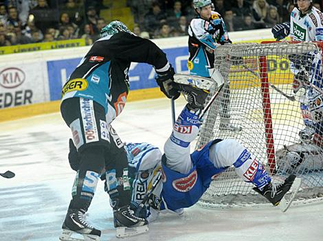 Justin Keller, Linz und Stefan BAcher, VSV, EHC Liwest Black Wings Linz vs. EC Rekord Fenster VSV