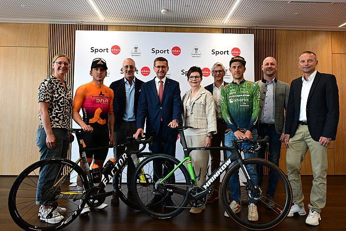 v.l. Helga Mitmasser (Tour - Direktorin), Marvin Hammerschmid (AUT, Cycling Team Schwingshandl), Oberösterreich Wirtschafts- und Sport-Landesrat Markus Achleitner (ÖVP),   Riccardo Zoidl (AUT, Hrinkow Advarics), Alois Bedegruber (LRV Oberöstereich), und Eurothermen GF Patrick Hochhauser, Vitalwelt-GF Philipp Haas und Bürgermeister Markus Brandlmayr zu Bad SchallerbachPressekonferenz Int. Raiffeisen Oberösterreich Rundfahrt (UCI Kat. 2.2), Olympiazentrum Linz