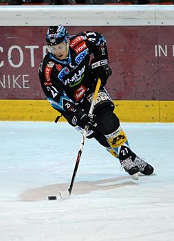 #21 Philipp Lukas, Stuermer, Liwest Black Wings Linz