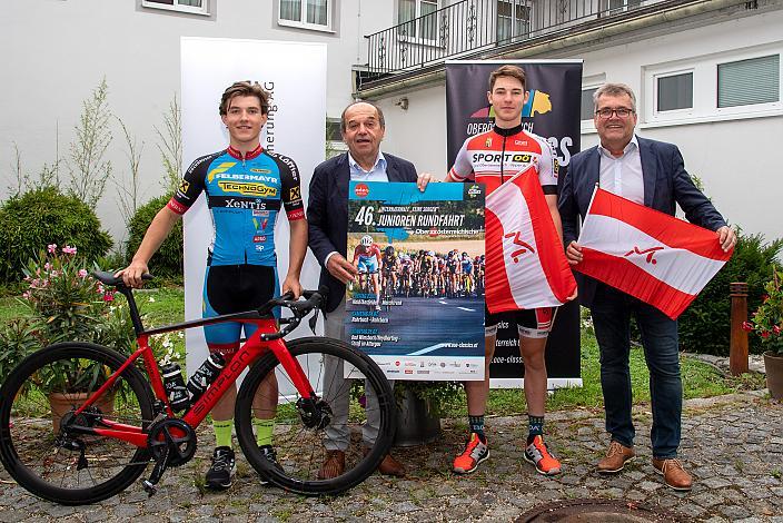 v.l. Adrian Stieger (AUT, RC ARBÖ Felbermayr Wels), Paul Resch (Präsident LRV Oberösterreich), Jakob Purtscheller (AUT, Team Felbermayr Wels), Bürgermeister Paul Mahr, Marchtrenk, Pressekonferenz, 46. Int. Keine Sorgen Oberösterreich Juniorenrundfahrt
