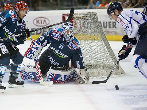 #29 Michael Ouzas, Tormann, Liwest Black Wings Linz und Daniel MitterdorferLinz , klaeren vor Hugh Jessiman, Zagreb,  EHC Liwest Black Wings Linz vs KHL Medvescak Zagreb