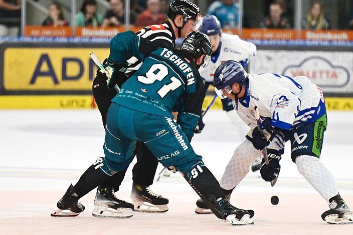 Marlon Tschofen (Steinbach Black Wings Linz), Danjo Leonhardt (Straubing Tigers), Testspiel Steinbach Black Wings Linz vs Straubing Tigers, Linz AG Eisarena 