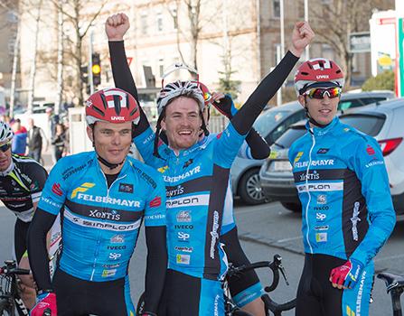 Daniel Schorn (Team Felbermayr Simplon Wels) und Stephan Rabitsch, AUT (Team Felbermayr Simplon Wels), feiern im Ziel
