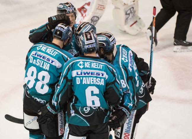 Linz feiert ein Tor,  EHC Liwest Black Wings Linz vs HC Orli Znojmo