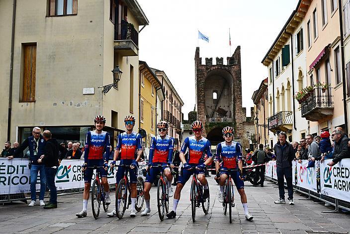 Team Jayco AlUla (AUS) mit Alessandro De Marchi (ITA, Team Jayco AlUla), Davide De Pretto (ITA, Team Jayco AlUla), Filippo Zana (ITA, Team Jayco AlUla), Anders Foldager (DEN, Team Jaco-AlUla), Christopher Juul-Jensen Veneto Classic, Soave - Bassano del Grappa,, Veneto
