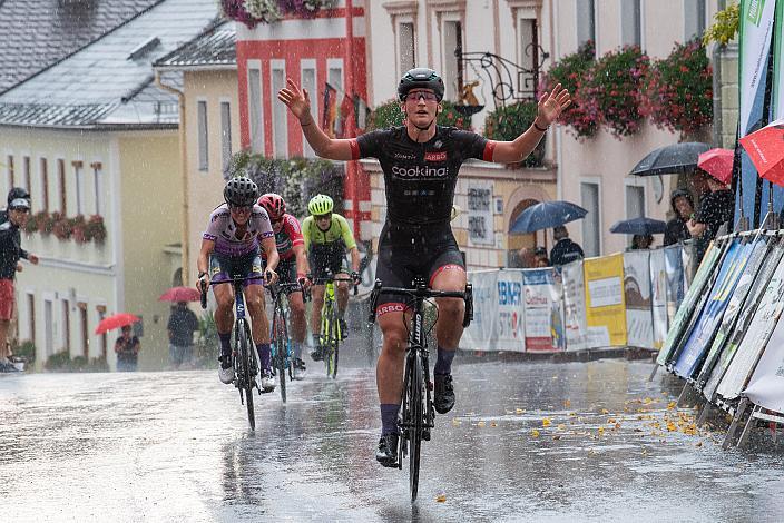Siegerin Petra Zsanko (HUN, Team Cookina ARBÖ ASKÖ Graz RLM Stmk) Mühlviertler Hügelwelt Classic, 1. Kriterium in Königswiesen, Radsport, Kriterium