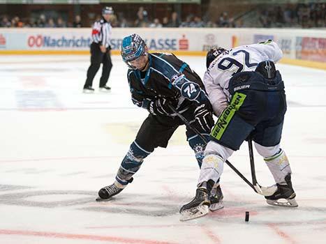 Daniel Oberkofler, Linz und Marcel Brandt, Straubing, EHC Liwest Black Wings Linz vs Straubing Tigers
