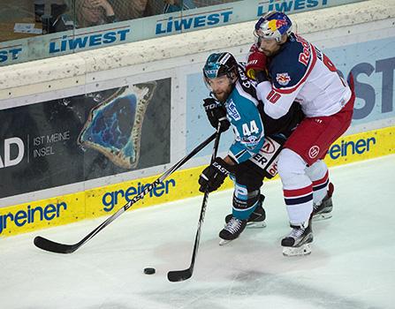 Olivier Latendresse (EHC Liwest Black Wings Linz) unf Zdenek Kutlak (EC Red Bull Salzburg), EHC Liwest Black Wings Linz vs EC Red Bull Salzburg