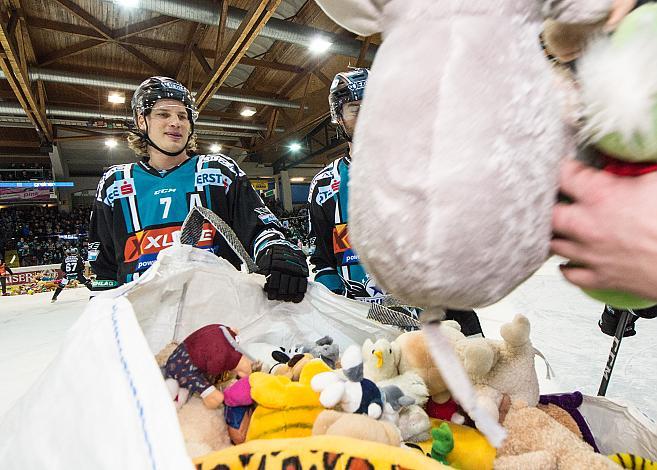 Teddy Bear Toss, Brian Lebler (EHC Liwest Black Wings Linz) EHC Liwest Black Wings Linz vs Dornbirn Bulldogs