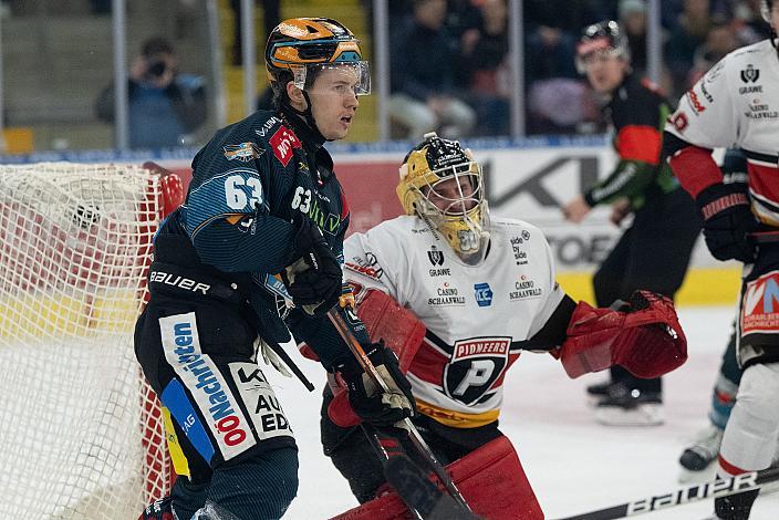 Niklas Bretschneider (Steinbach Black Wings Linz), Tormann Alex Caffi (Bemer Pioneers Vorarlberg), Steinbach Black Wings Linz vs Bemer Pioneers Vorarlberg, Linz AG Eisarena 