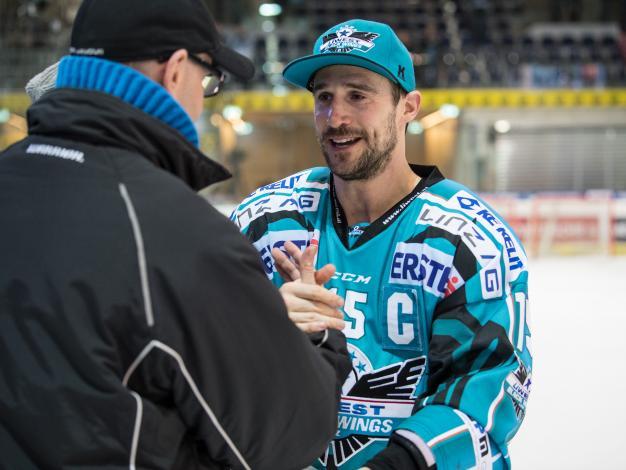 Brett McLean (EHC Liwest Black Wings Linz)  EHC Liwest Black Wings Linz vs HCB Suedtirol Alperia 5. Viertelfinale