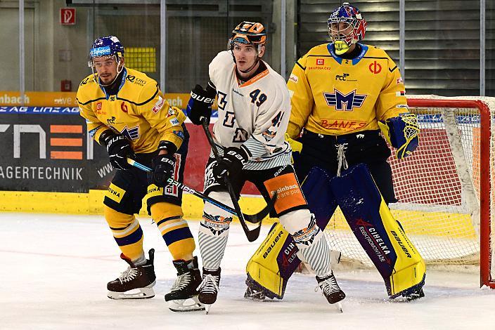 Roman Vrablik (Motor Ceske Budejovice), Tormann Jan Strmen (HC Motor Ceske Budejovice), Graham Knott (Steinbach Black Wings Linz) , Testspiel, Steinbach Black Wings Linz vs HC Motor Ceske Budejovice , Linz AG Eisarena 