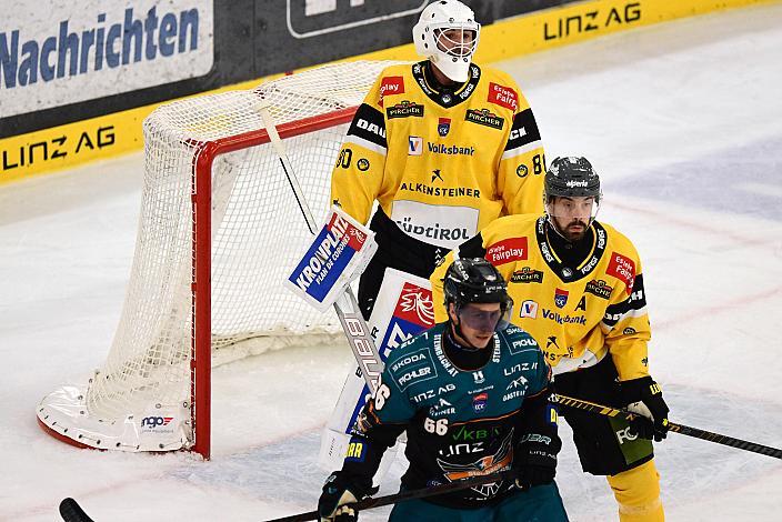 Stefan Gaffal (Steinbach Black Wings Linz), Tormann Edward Pasquale (HC Falkensteiner Pustertal), Austin Osmanski (HC Falkensteiner Pustertal), 9. Runde ICE, Steinbach Black Wings Linz vs HC Falkensteiner Pustertal, Linz AG Eisarena 