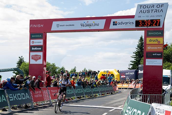 Team UAE Team Emirates - XRG, v.l Isaac Del Toro (MEX, UAE Team Emirates - XRG), gewinnt am Gaisberg. 3. Etappe, Tour of Austria