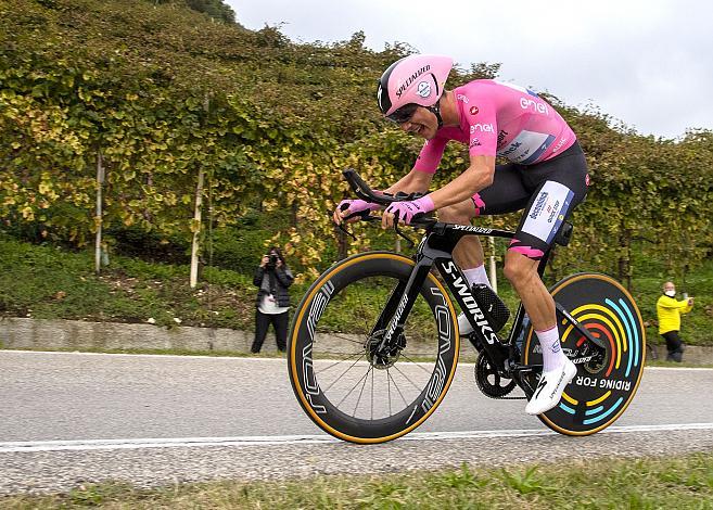 Joao Almeida (POR, Deceuninck - Quick Step) im Rosa Trikot, Conegliano - Valdobbiadene (Prosecco Superiore Wine Stage)  14. Etappe, 103. Giro d Italia