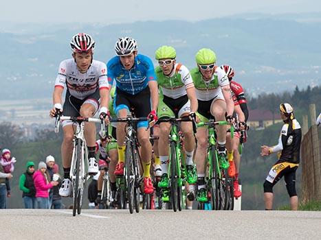 v.l. Riccardo Zoidl, Team Trek, Michael Gogl, Team Felbermayr Simplon Wels, Josef Benetseder und Andreas Hofer, Hrinkow Adverics Cycleang Team. 54. Int. Kirschbluetenrennen, Wels