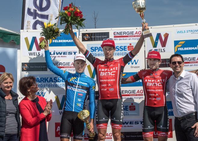 das Siegerpodest v.l. Riccardo Zoidl (AUT, Team Felbermayr Simplon Wels), Matej Mugerli (SLO, Team Amplatz - BMC), Andi Bajc (SLO, Team Amplatz - BMC) 
