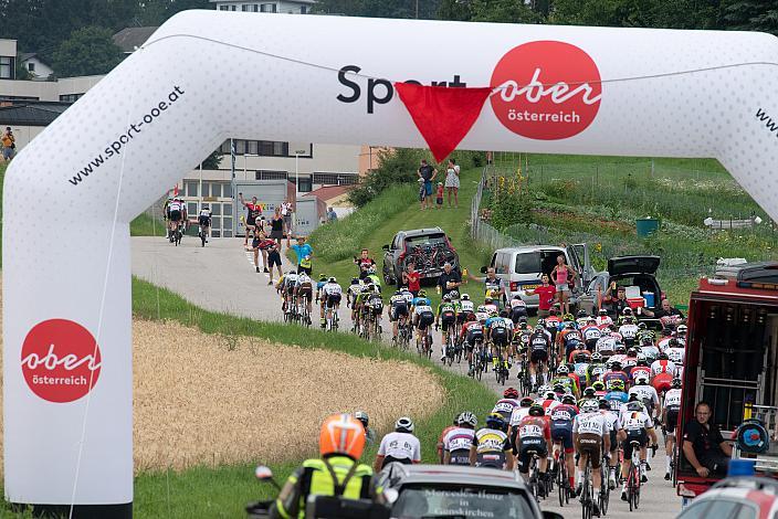 Das Feld bei Rohrbach 46. Int. Keine Sorgen,  Junioren Rundfahrt UCI Kat. MJ 2.1, 2. Etappe Rohrbach - Rohrbach