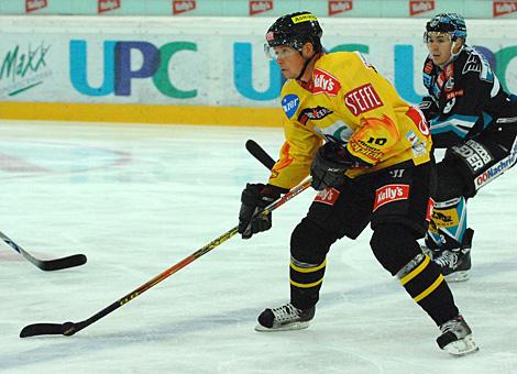 #19 Juha Riihijarvi, Stuermer, Vienna Capitals