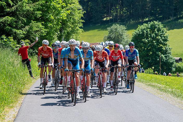 Team Felbermayr Simplon Wels  an der Spitze des Feldes bei Helfenberg, 2. Etappe Wels - Bad Leonfelden, Int. Raiffeisen Oberösterreich Rundfahrt UCI Kat. 2.2