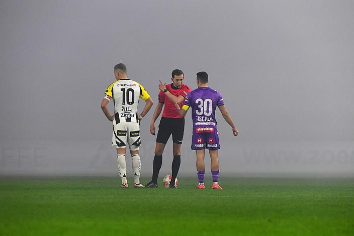 Robert Zulj (LASK) , Schiedsrichter Christian-Petru Ciochirca , Manfred Fischer (FK Austria Wien) Fussball LASK vs Austria Wien  ,Bundesliga 2024 - 2025