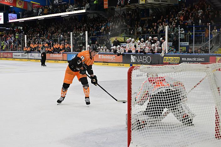 Graham Knott (Steinbach Black Wings Linz) erzielt den Siegtreffer, 7. Runde ICE, Steinbach Black Wings Linz vs Moser Medical Graz 99ers, Linz AG Eisarena