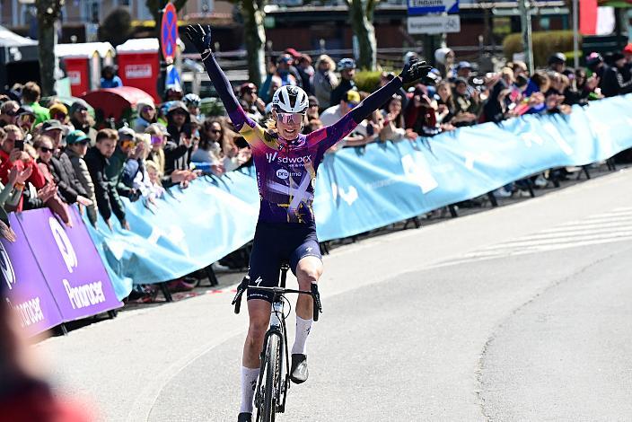 Siegerin Geerike Schreurs  (NED, SD Worx-Protime) 06.04.2025 RAD 2. UCI Woerthersee Gravel Race Damen, Velden am Wörthersee