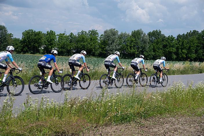 Das Team Coop an der Spitze des Feldes, Eferding - Niederkappel,  Int. Raiffeisen Oberösterreich Rundfahrt UCI Kat. 2.2