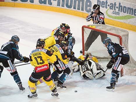 Jason Ulmer, Linz vor Matthew Zaba, Vienna, EHC Liwest Black Wings Linz vs UPC Vienna Capitals 3. SF