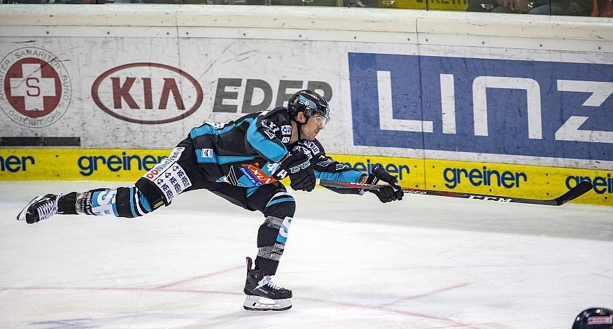 Mario Altmann (EHC Liwest Black Wings Linz)  EHC Liwest Black Wings Linz vs EKHL Medvescak Zagreb