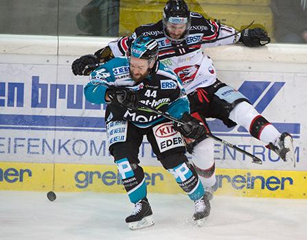 Olivier Latendresse (EHC Liwest Black Wings Linz) und Branislav Rehus (HC Orli Znojmo), EHC Liwest Black Wings Linz vs HC Orli Znojmo, 6. Semifinale