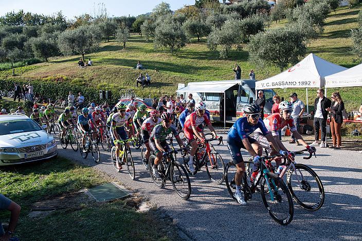 Das Peloton in der Steigung Salita la Rosina, Veneto Classic, UCI 1.1