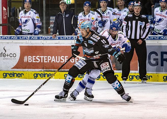 Im Bild: Justin Florek (EHC Liwest Black Wings Linz), Markus Schlacher (EC Panaceo VSV) Eishockey,  EHC Liwest Black Wings Linz vs EC Panaceo VSV
