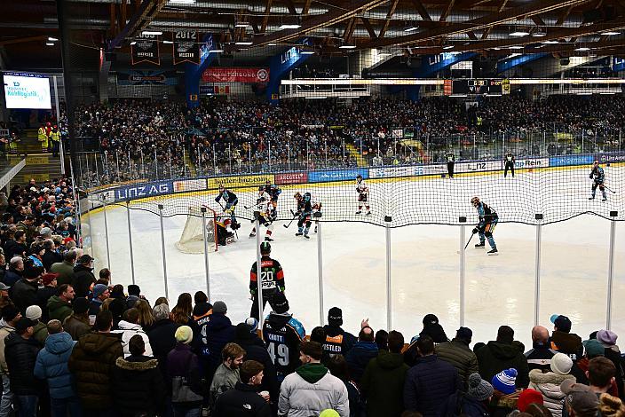 Volle Halle bei den Steinbach Black Wings, Win2Day ICE Hockey League,  Steinbach Black Wings Linz vs Pioneers Vorarlberg,  Linz AG Eisarena