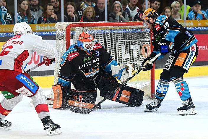 Johannes Bischofsberger (EC KAC), Tormann Rasmus Tirronen (Steinbach Black Wings Linz), Ian Scheid (Steinbach Black Wings Linz) Win2Day ICE Hockey League,  Steinbach Black Wings Linz vs EC KAC,  Linz AG Eisarena 