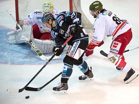 Philipp Lukas, Linz im Angriff, EHC Liwest Black Wings Linz vs HCB Suedtirol, 1. Viertelfinale