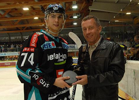 #74 Daniel Oberkofler, Stuermer, EHC Liwest Black Wings Linz, Spieler des Abends. 