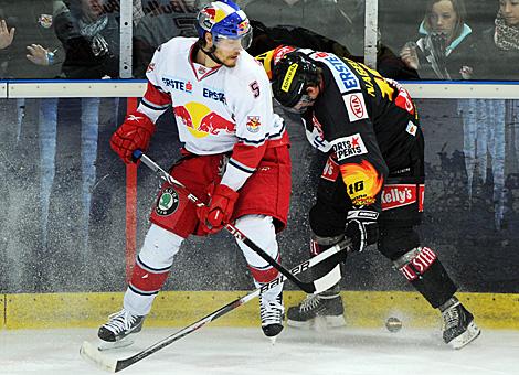 Thomas Raffl, Salzburg und Daniel Nageler, Vienna, EC Red Bull Salzburg vs. EV Vienna Capitals, Semifinale Spiel 3 