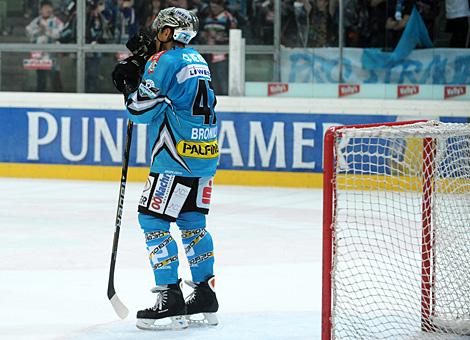 Vienna Capitals vs. Liwest Black Wings Linz, nichts zu holen fuer die Linzer in Wien. Rich Bronilla.